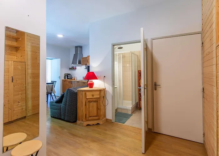 Cosy à Avec Balcon, Centre-ville, 2 Chambres, Pour 4 à 6 Personnes - Fr-1-401-296 Appartement