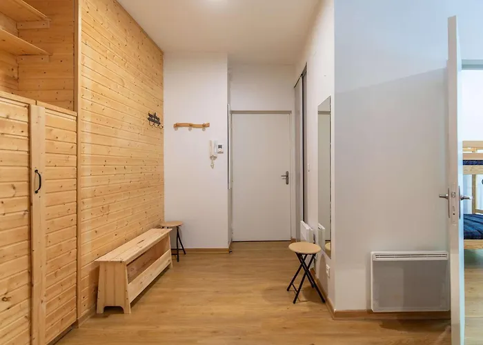 Cosy à Avec Balcon, Centre-ville, 2 Chambres, Pour 4 à 6 Personnes - Fr-1-401-296 *